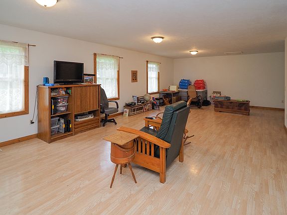 3rd image of 378 Woodland St