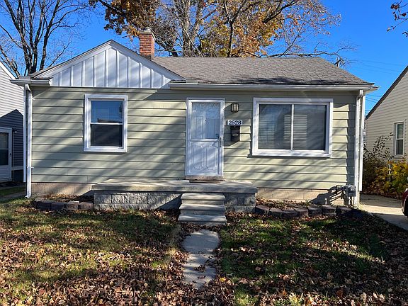 2nd image of 2528 McDowell St