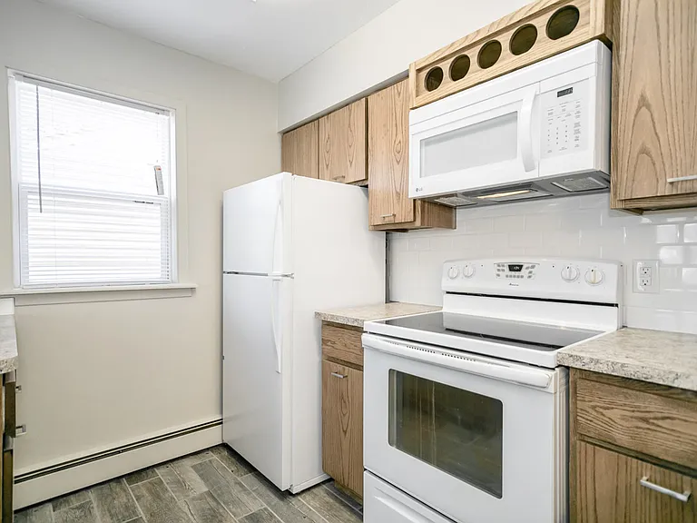 825 Washington St #6 — Photo 4