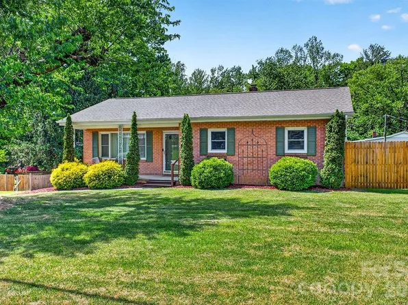 204 Oak Grove Rd, East Flat Rock, NC 28726