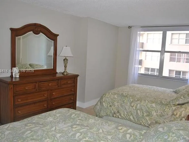 6039 Collins Avenue Cu #1006 — Photo 19