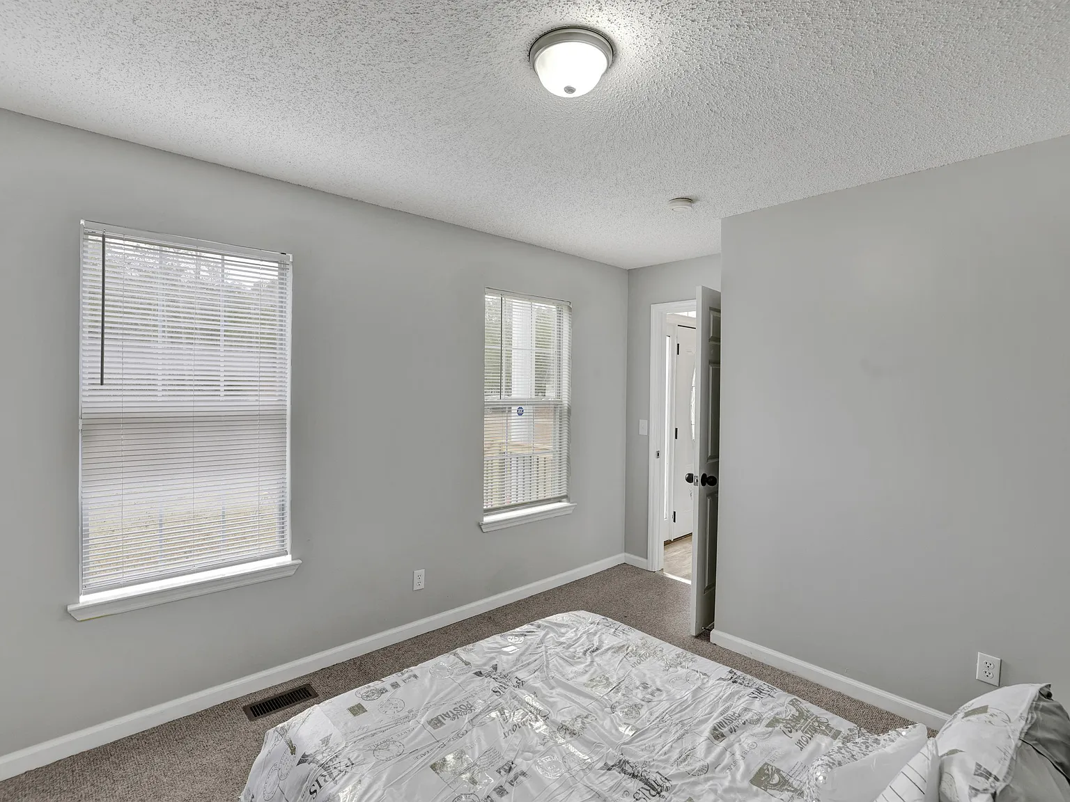 6105 County Rd 11 Apt E — Photo 2