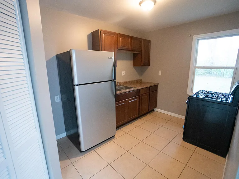 22760 Rosewood Ave — Photo 5