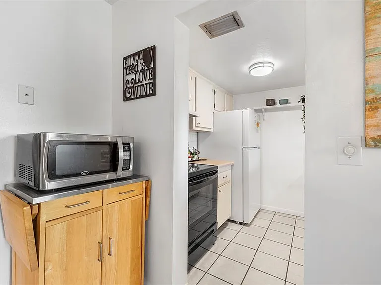 2525 W Bay Dr #C21 — Photo 17