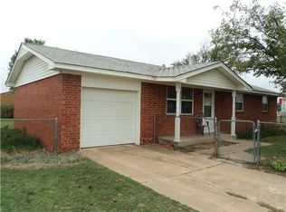 105 Sterling Dr, Chickasha, OK 73018