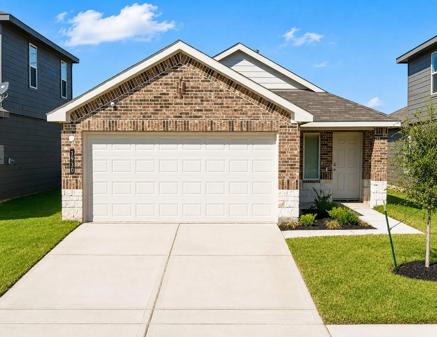 3 bed, 2.0 bath, 1576 sqft, $2,300 — Photo 1