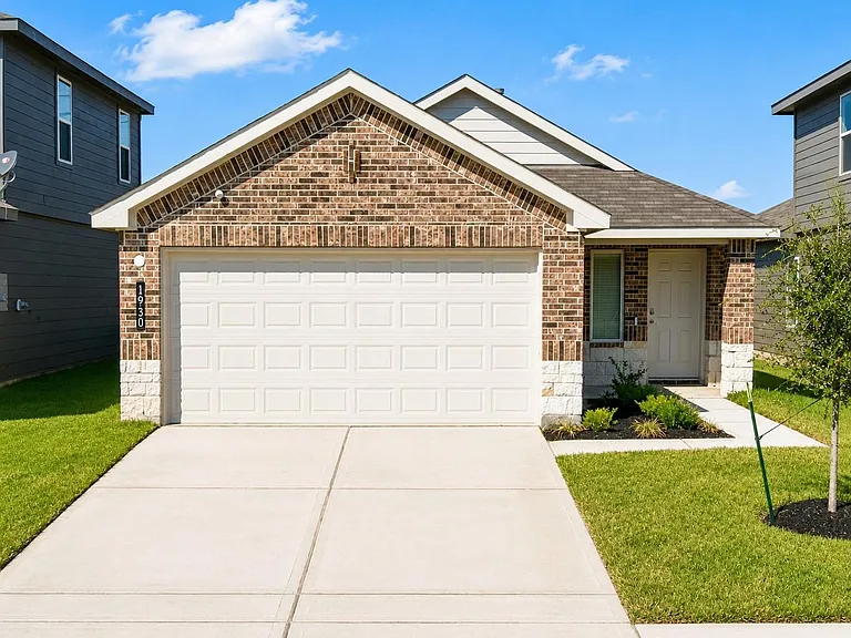 1930 Legacy Hills Dr — Photo 1