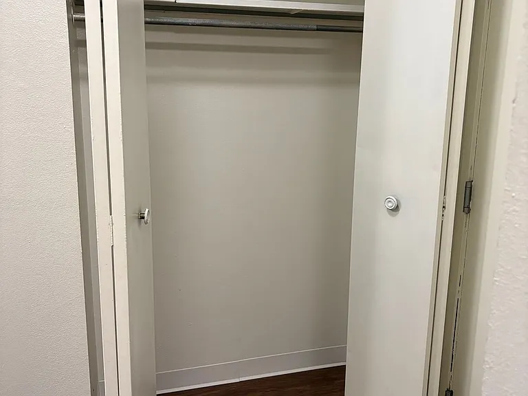 Prospect Pointe Apartments — Photo 45