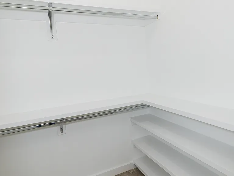 423 W Schunior St #1 — Photo 15
