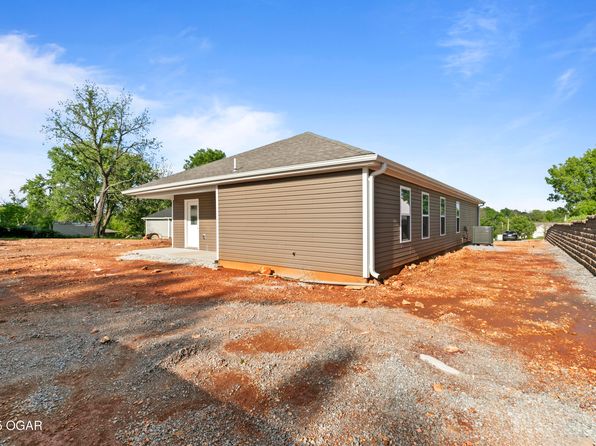 1335 Sunrise Ct, Carthage, MO 64836