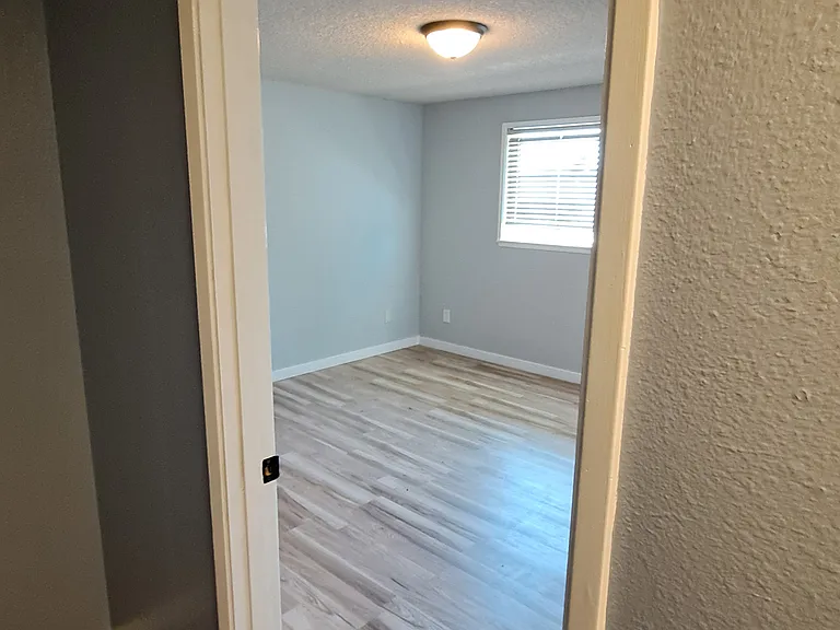 1316 S Woodlawn St — Photo 35