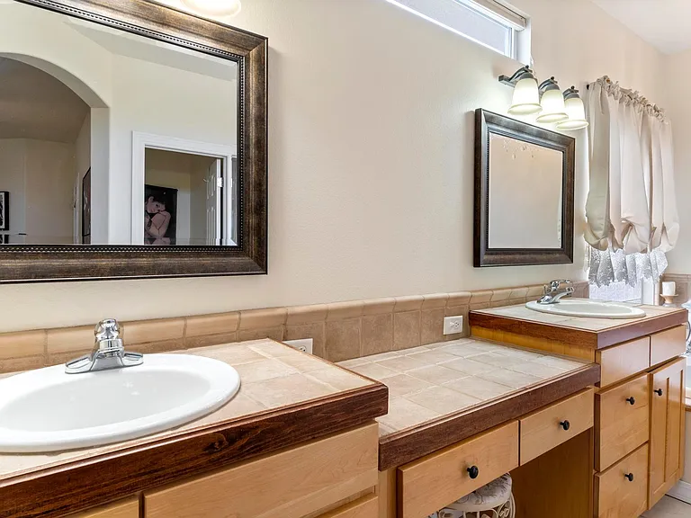 5 piece master bathroom - PRIVATE
