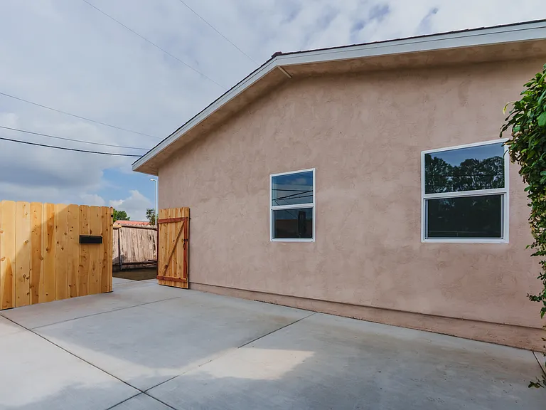 6511 Estrella Ave — Photo 28