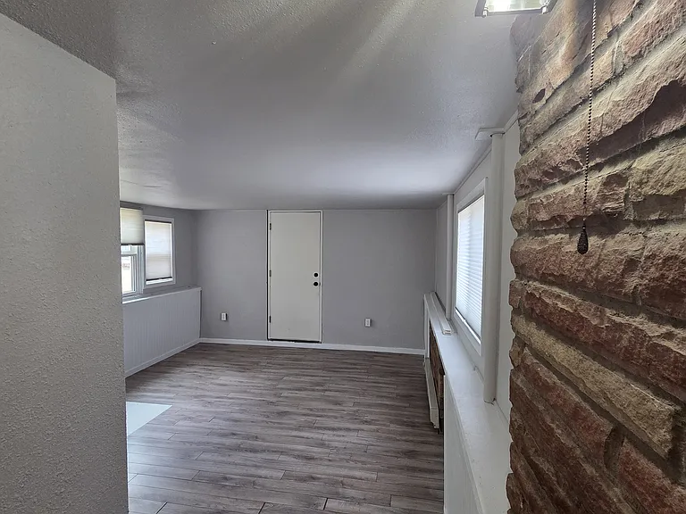 2215 1/2 W Mulberry St — Photo 16