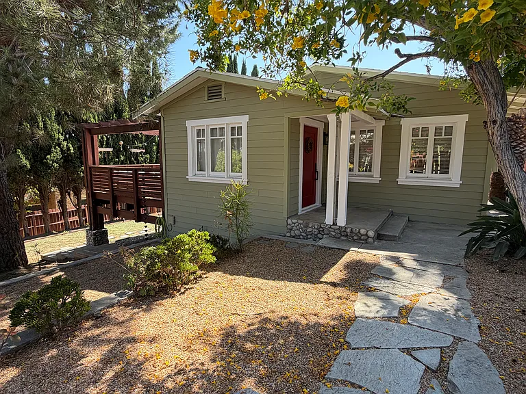 575 Meridian Ter — Photo 2