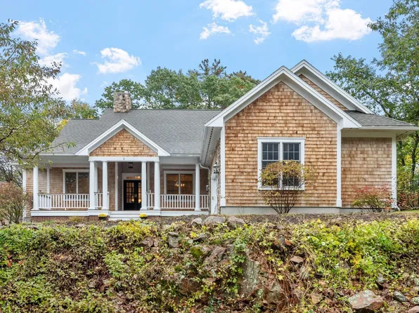 2 Greenbrier Rd, Manchester, MA 01944