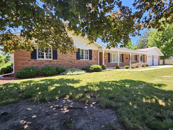 33 E Virginia St, Remington, IN 47977