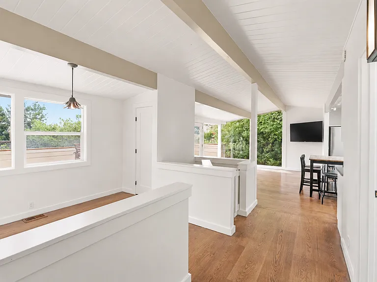 202 California Ave — Photo 6