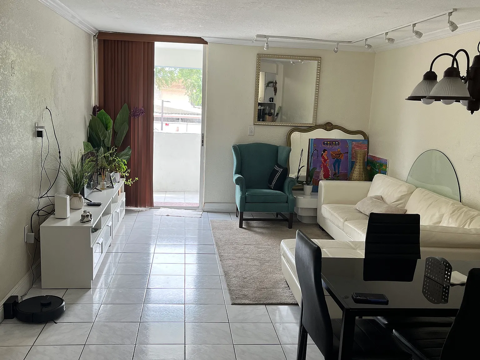 3 bed, 1120 sqft, $2,700 — Photo 1