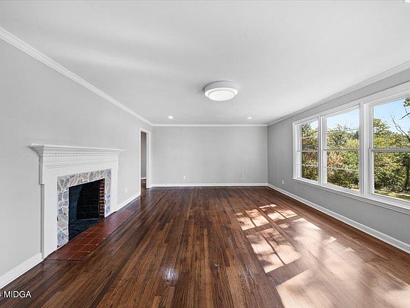 2nd image of 2353 Hilltop Dr