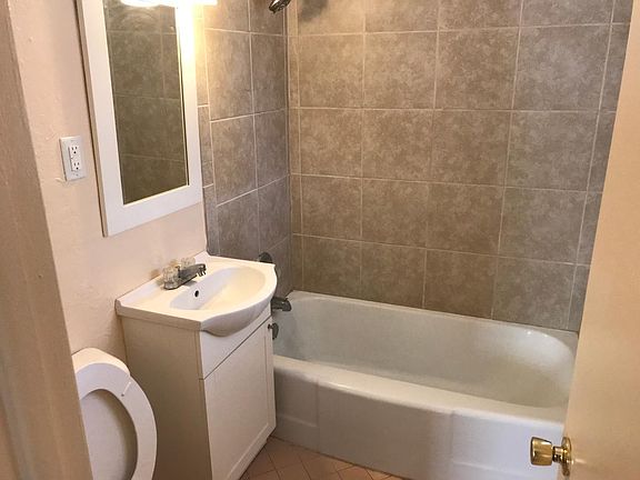 4th image of 2307 NW 47th St
