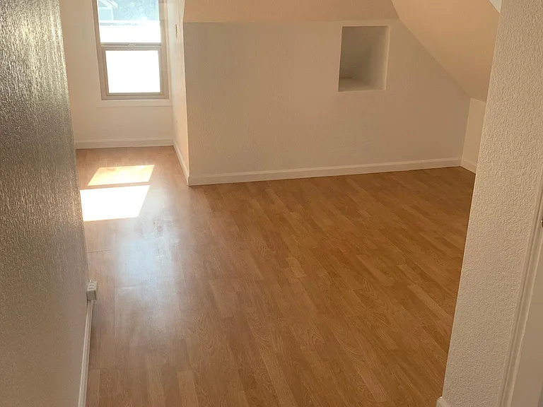 304 S Anderson St — Photo 16