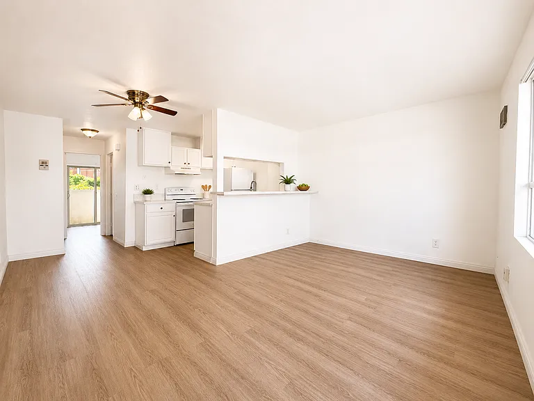 2545 Fairmount Ave #9 — Photo 4