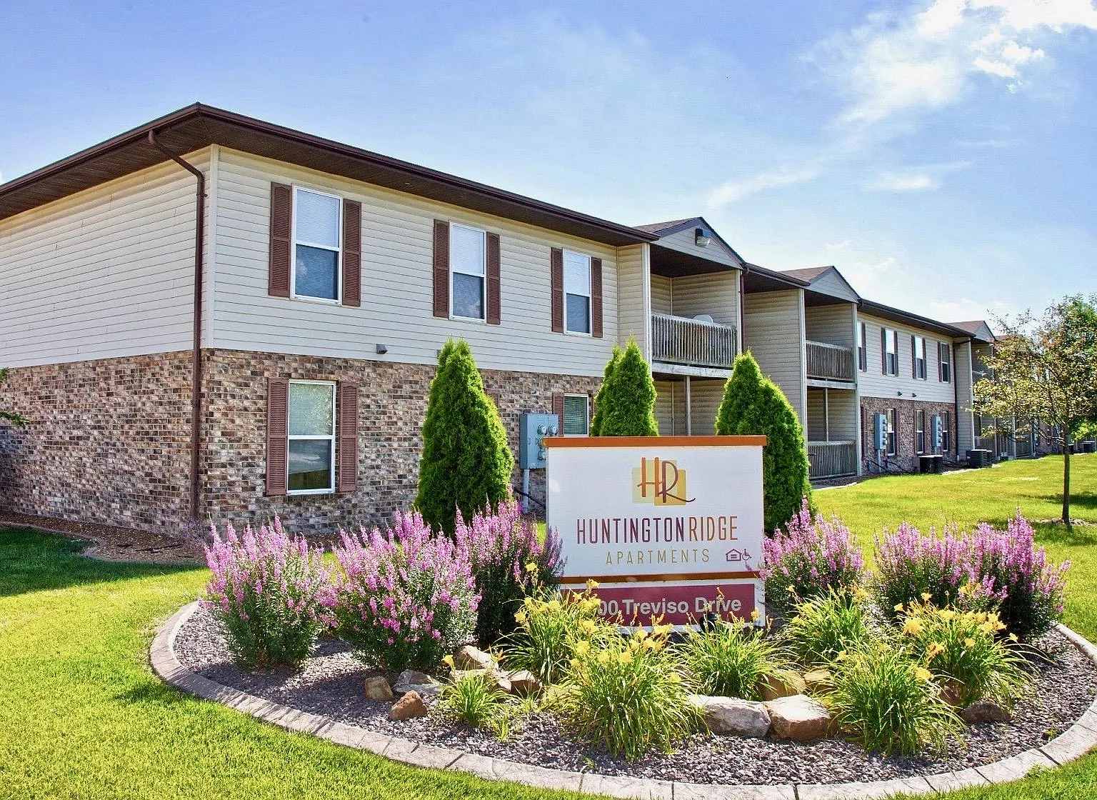 Huntington Ridge Apartments — Photo 4