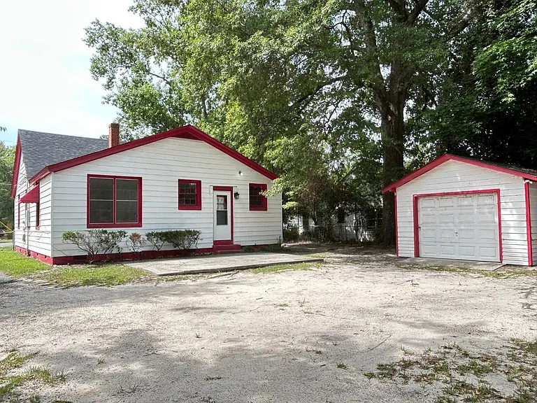 411 E Charlotte Ave — Photo 25