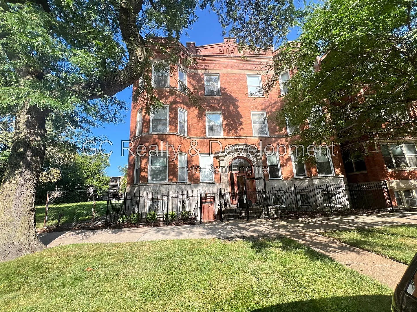 3 bed, 2.0 bath, 1300 sqft, $2,275 — Photo 1