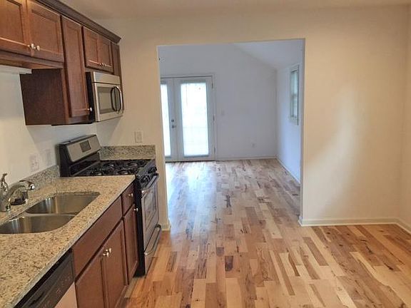 3rd image of 2548 N Fratney St #A