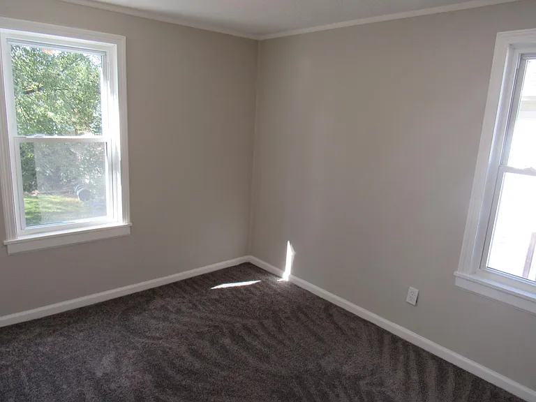 320 Zeller Ave — Photo 14
