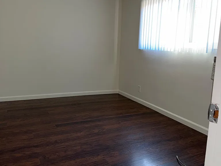 5738 Whitsett Ave. — Photo 5