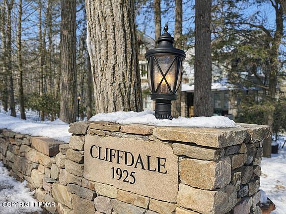 2nd image of 204 Lake Rd