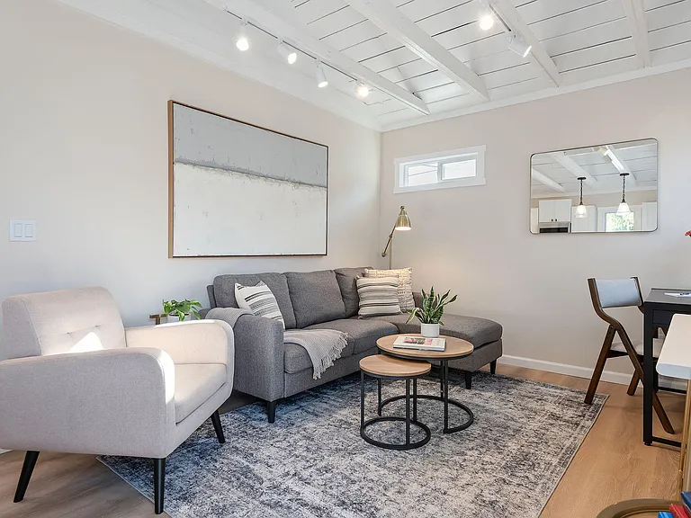 102 N Soledad St #B — Photo 6