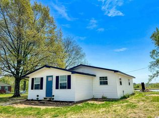 963 W State Line Rd, Puryear, TN 38251