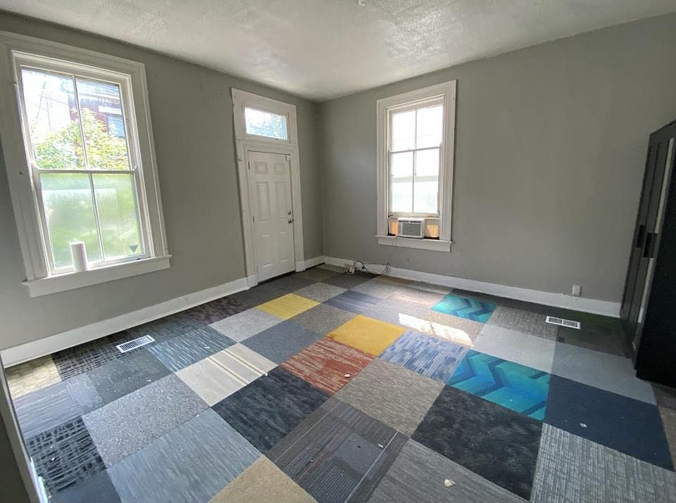 1st image of 7 W Hollister St #1