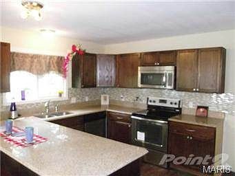 Open Kitchen with Breakfast Bar