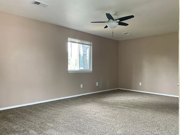 1443 Centennial Dr — Photo 14