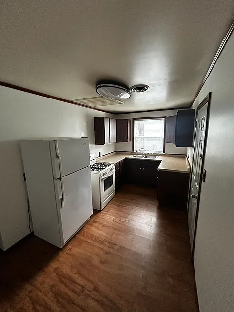 1112 N Joliet St — Photo 4