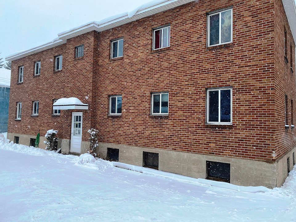 2nd image of 420 E Portage Ave
