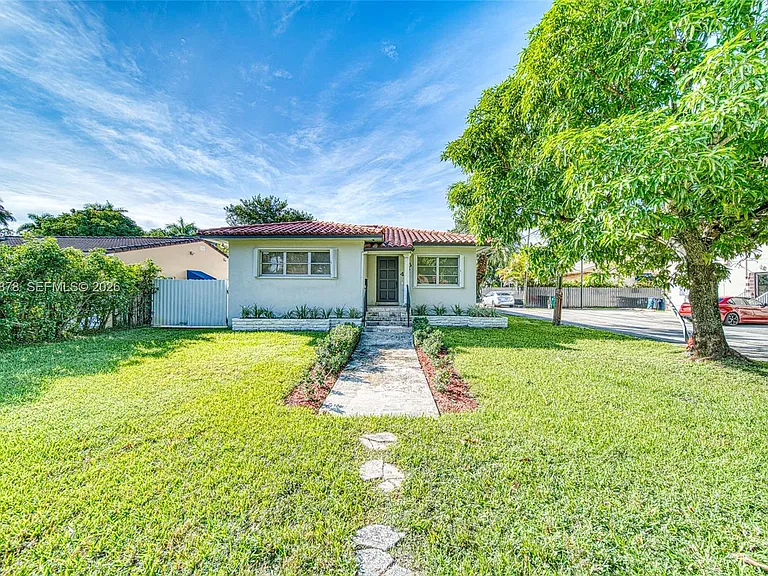 4136 SW 14th St — Photo 25