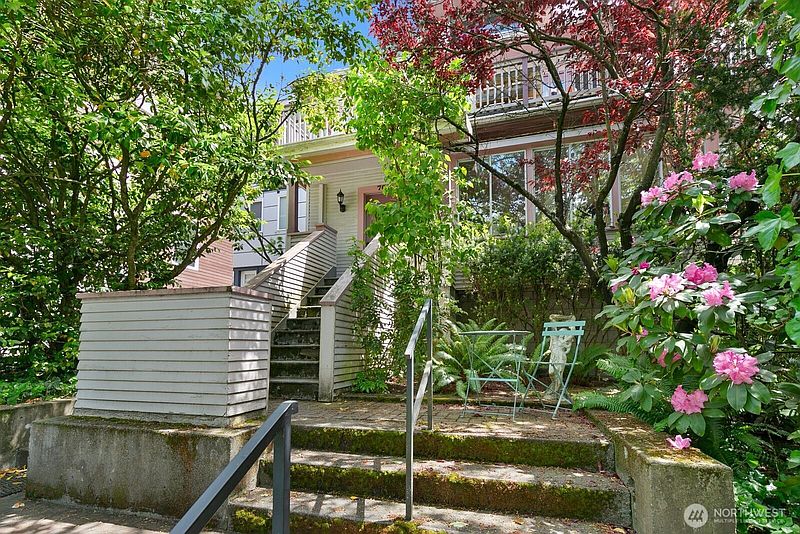 4th image of 702 11th Avenue E