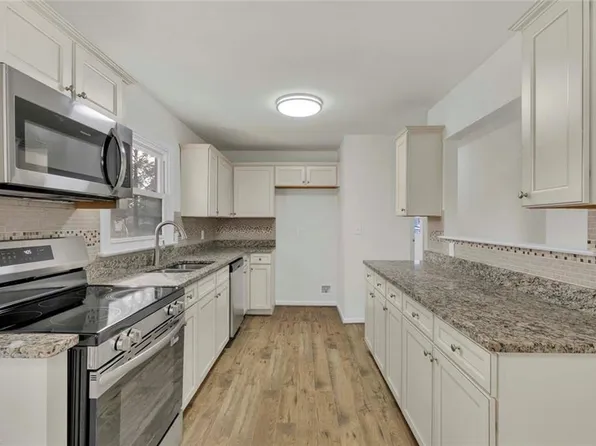 1110 74th St, Newport News, VA 23605