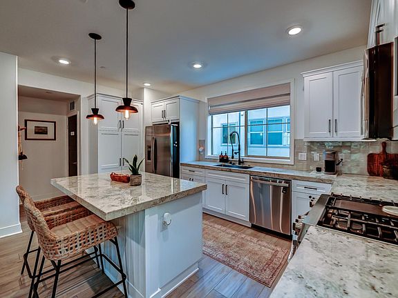 3rd image of 18294 Iris Ln