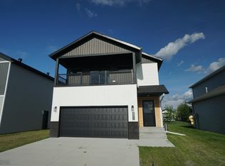 8072 Goldfinch Dr, Horace, ND 58047
