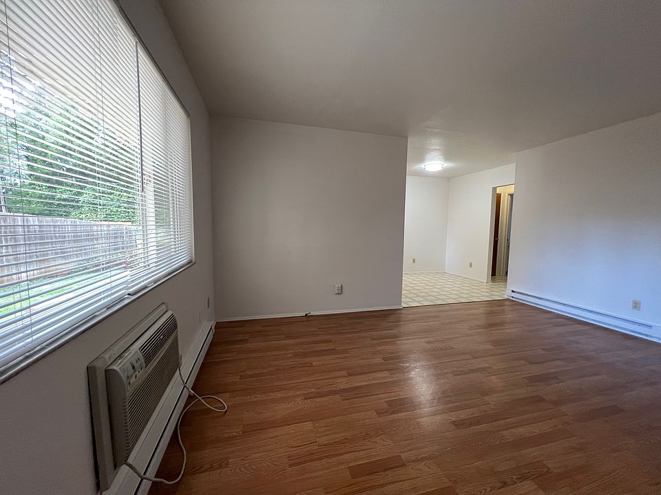1st image of 306 Pleasant St APT 3
