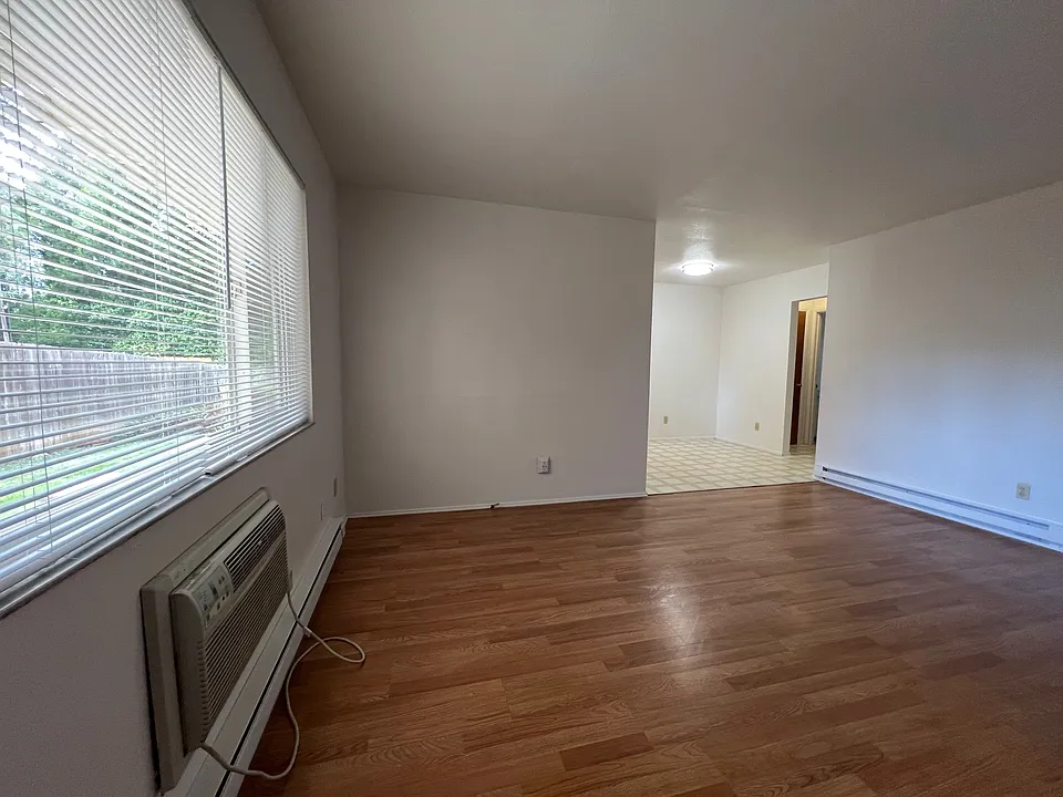 306 Pleasant St #3