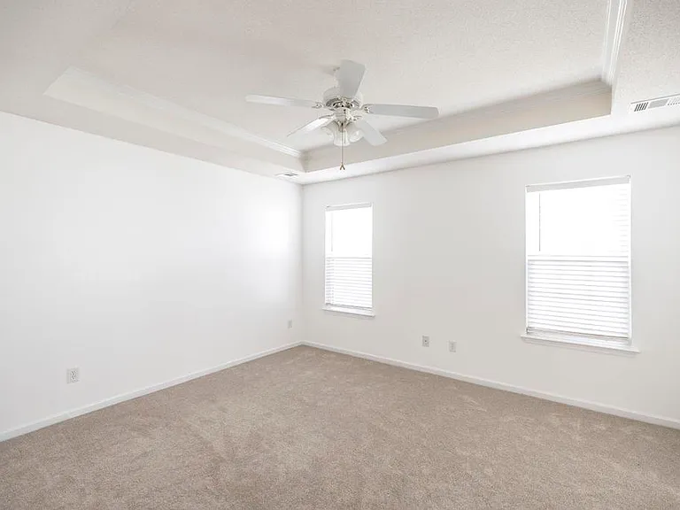 205 Wembley Dr — Photo 14