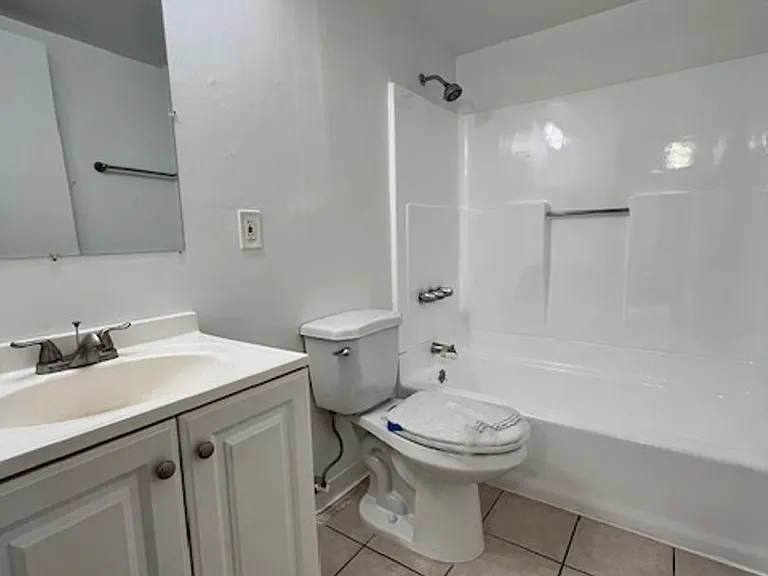 176 S Virgil Ave — Photo 12
